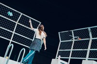 ロロいつ高シリーズ いつだって可笑しいほど誰もが誰か愛し愛されて第三高等学校 ファイナル2本立て公演
vol.9「ほつれる水面で縫われたぐるみ」vol.10「とぶ」より。（撮影：伊原正美）