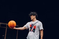 ロロいつ高シリーズ いつだって可笑しいほど誰もが誰か愛し愛されて第三高等学校 ファイナル2本立て公演
vol.9「ほつれる水面で縫われたぐるみ」vol.10「とぶ」より。（撮影：伊原正美）