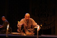 劇団扉座 第70回公演 劇団創立40周年記念「解体青茶婆」より。