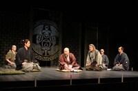 劇団扉座 第70回公演 劇団創立40周年記念「解体青茶婆」より。