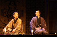 劇団扉座 第70回公演 劇団創立40周年記念「解体青茶婆」より。