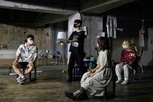 エンニュイ「Performance of the day『無表情な日常・感情的な毎秒』6月公演」より。（撮影：藤澤孝代）