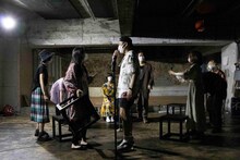 エンニュイ「Performance of the day『無表情な日常・感情的な毎秒』6月公演」より。（撮影：藤澤孝代）