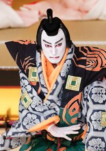 市川海老蔵扮する粂寺弾正。(c)松竹