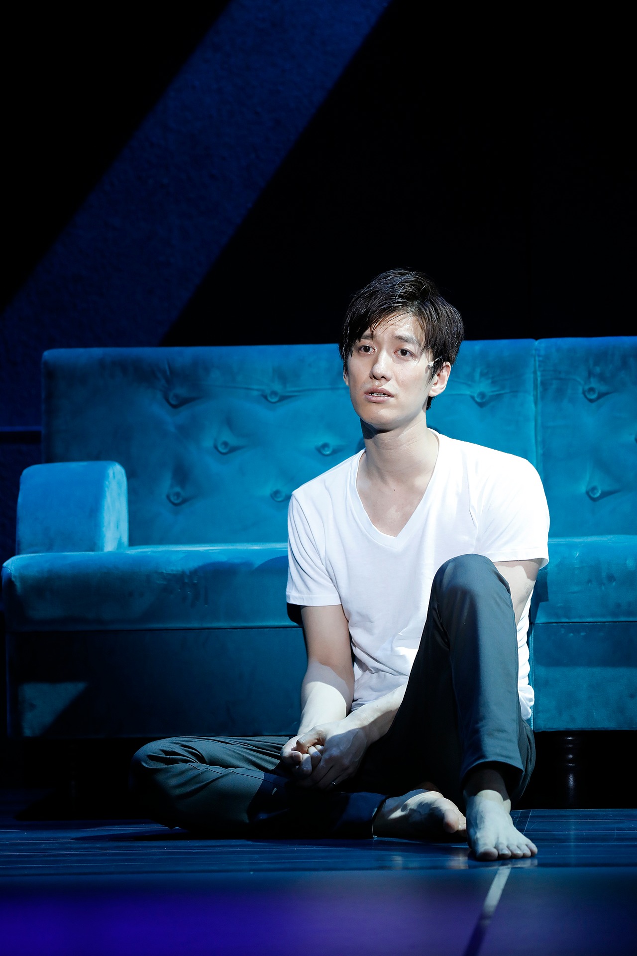 オフ・ブロードウェイミュージカル「The Last 5 Years」より、水田航生＆昆夏美ペアの公演の様子。