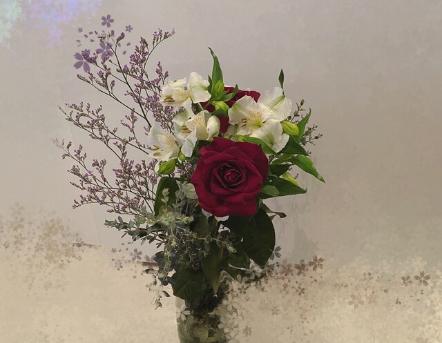 三浦が自宅で生けたという花。