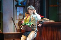 ミュージカル「リトル・ショップ・オブ・ホラーズ」より、三浦扮するシーモア。（写真提供：東宝演劇部）