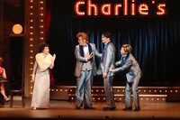 「明治座7月純烈公演」第1部「ラブレターを取り返せ！」より。