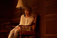 「Being at home with Claude～クロードと一緒に～」より。(c)Zu々（Photo by NORI）