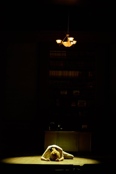「Being at home with Claude~クロードと一緒に~」より。(c)Zu々(Photo by NORI)