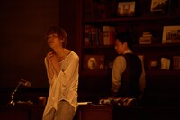 「Being at home with Claude～クロードと一緒に～」より。(c)Zu々（Photo by NORI）