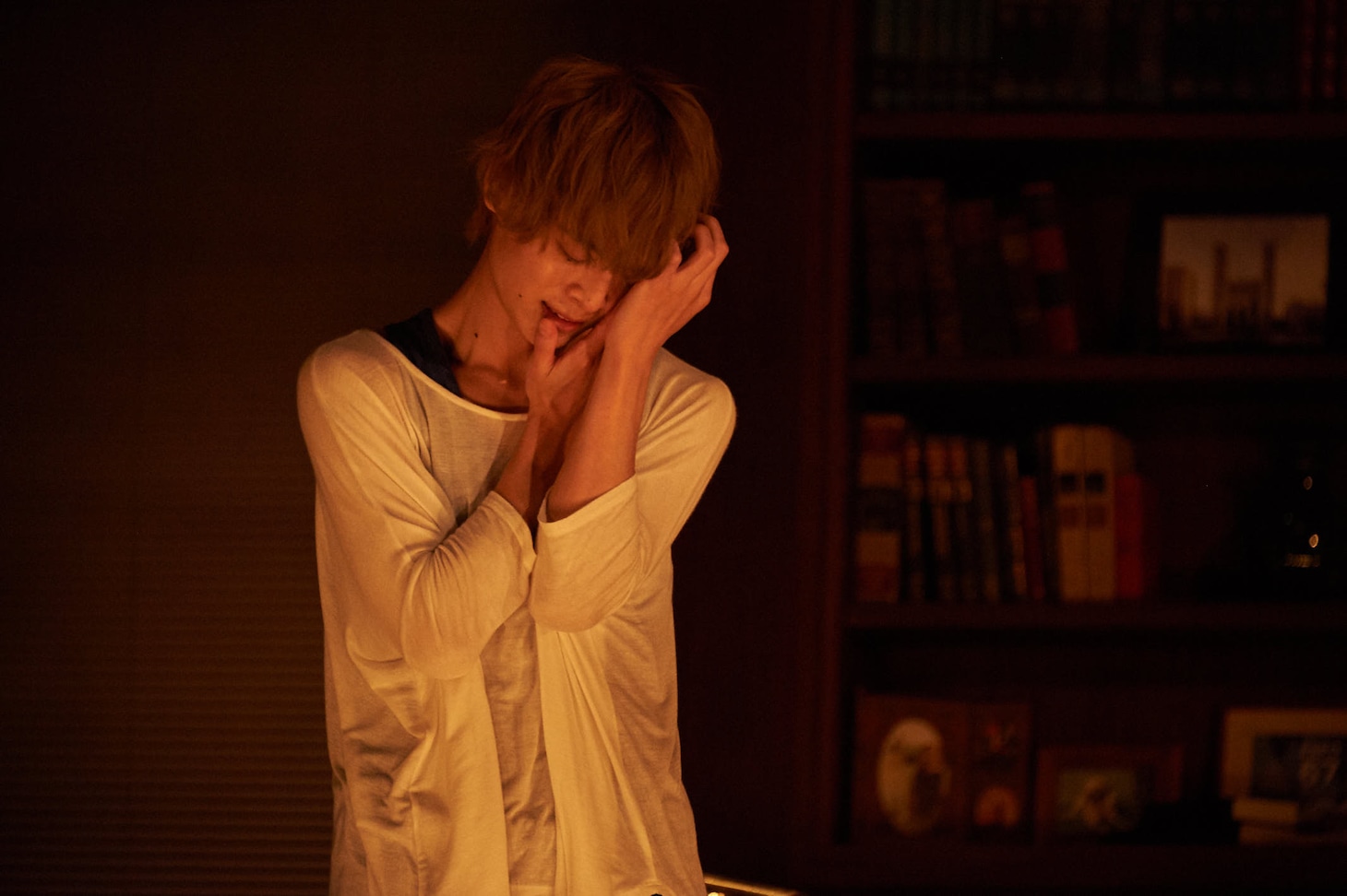 「Being at home with Claude～クロードと一緒に～」より。(c)Zu々（Photo by NORI）