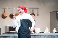 bpm本公演「Bon Appetit!」より。（Photo by Hajime Kato）