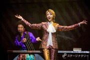 音楽劇「GREAT PRETENDER グレートプリテンダー」より。（撮影：桜井隆幸）