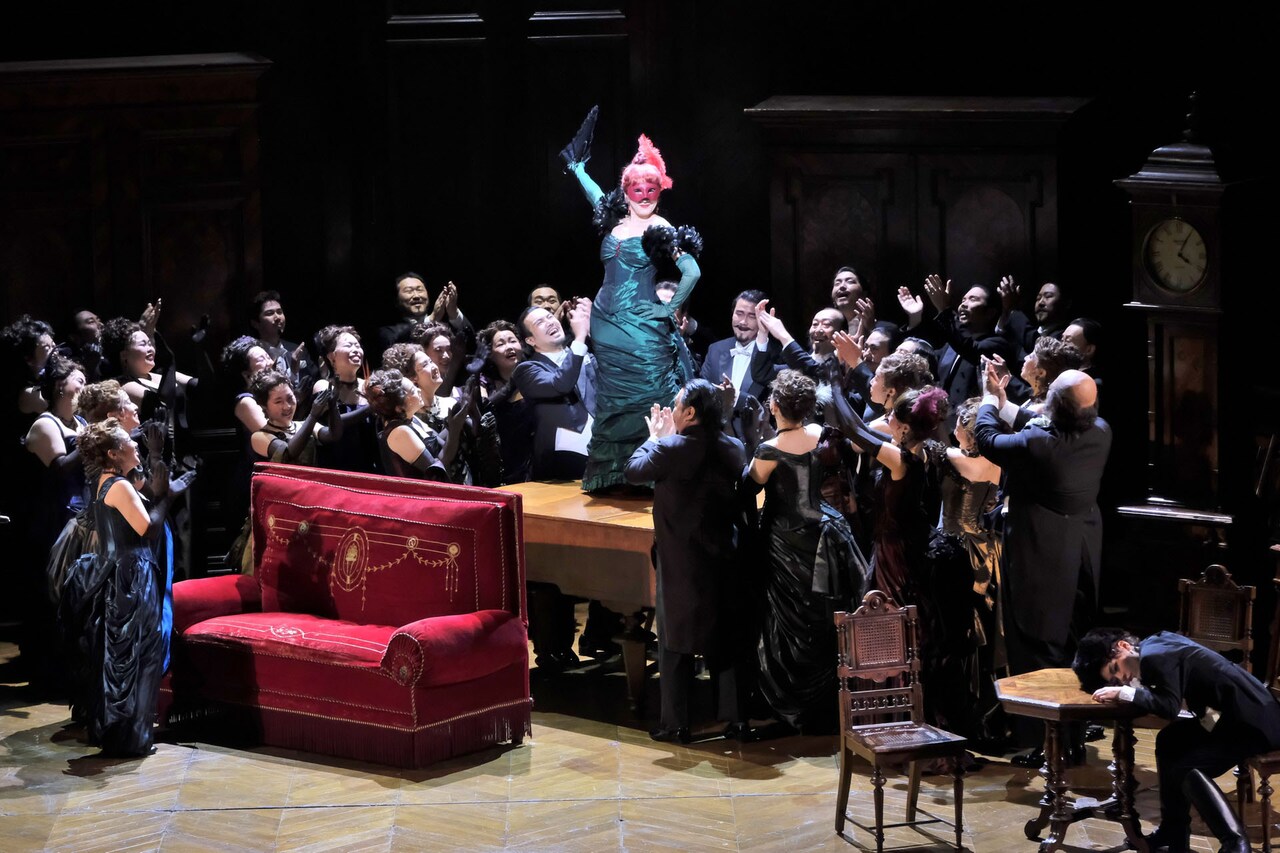 東京二期会「こうもり」より。（撮影：三枝近志）