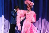 ミュージカル「ラ・カージュ・オ・フォール」より。（写真提供：東宝演劇部）