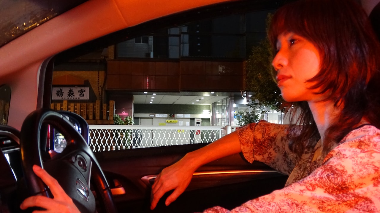 手話を使って現代の社会問題に切り込む、ももちの世界「華指1832」上演