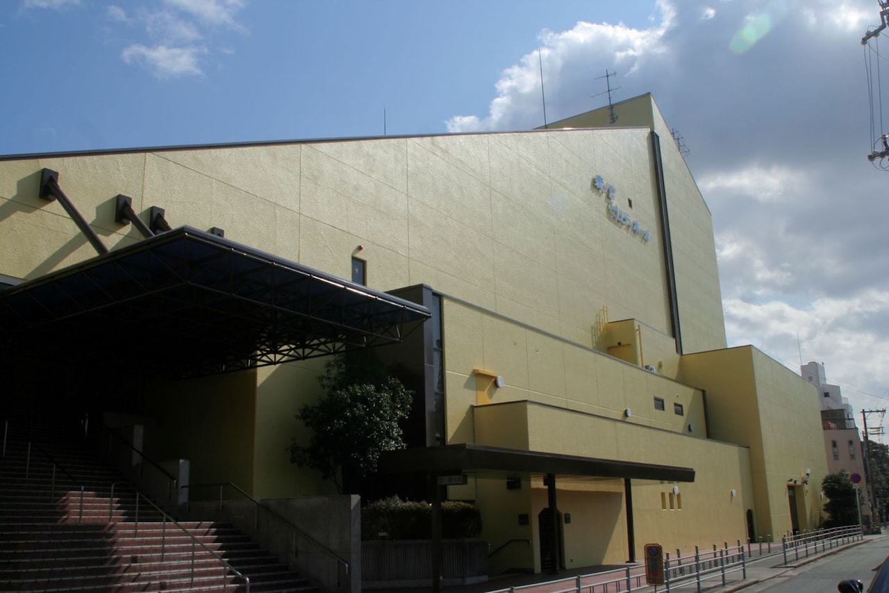 森ノ宮ピロティホールが9月にリニューアルオープン、「志の輔らくご」で幕開け