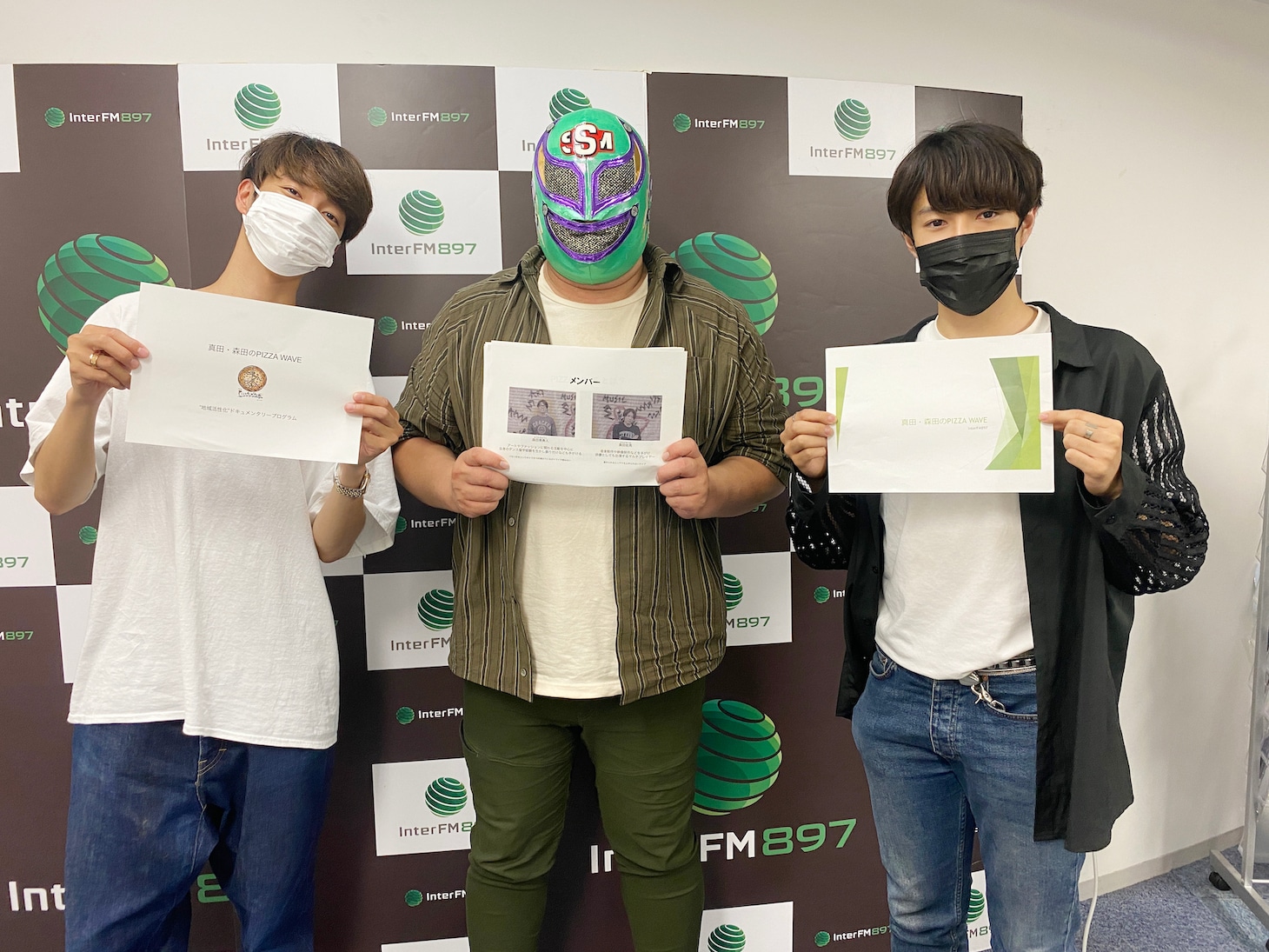 左から森田美勇人、スーパー・ササダンゴ・マシン、真田佑馬。