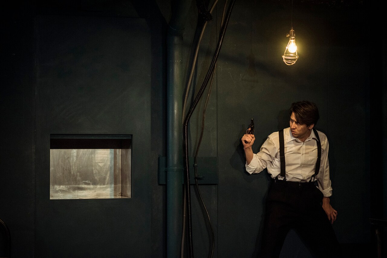 本多劇場グループnext「ダム・ウェイター」より。