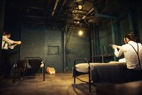 本多劇場グループnext「ダム・ウェイター」より。