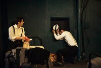 本多劇場グループnext「ダム・ウェイター」より。