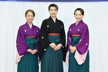 左から千咲えみ、楊琳、舞美りら。