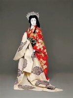 「日本振袖始」より、坂東玉三郎の扮装姿。（撮影：篠山紀信）