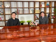 左から春日太一、松本幸四郎。