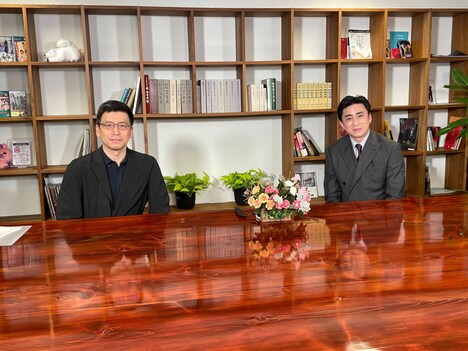 左から春日太一、松本幸四郎。