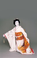 「鐘ヶ岬」より、坂東玉三郎の扮装姿。（撮影：篠山紀信）