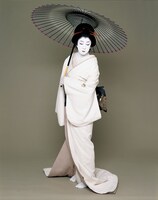 「雪」より、坂東玉三郎の扮装姿。（撮影：篠山紀信）