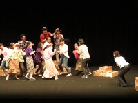 Platz 市民演劇プロジェクト「豊岡かよっ！」2020年の上演より。