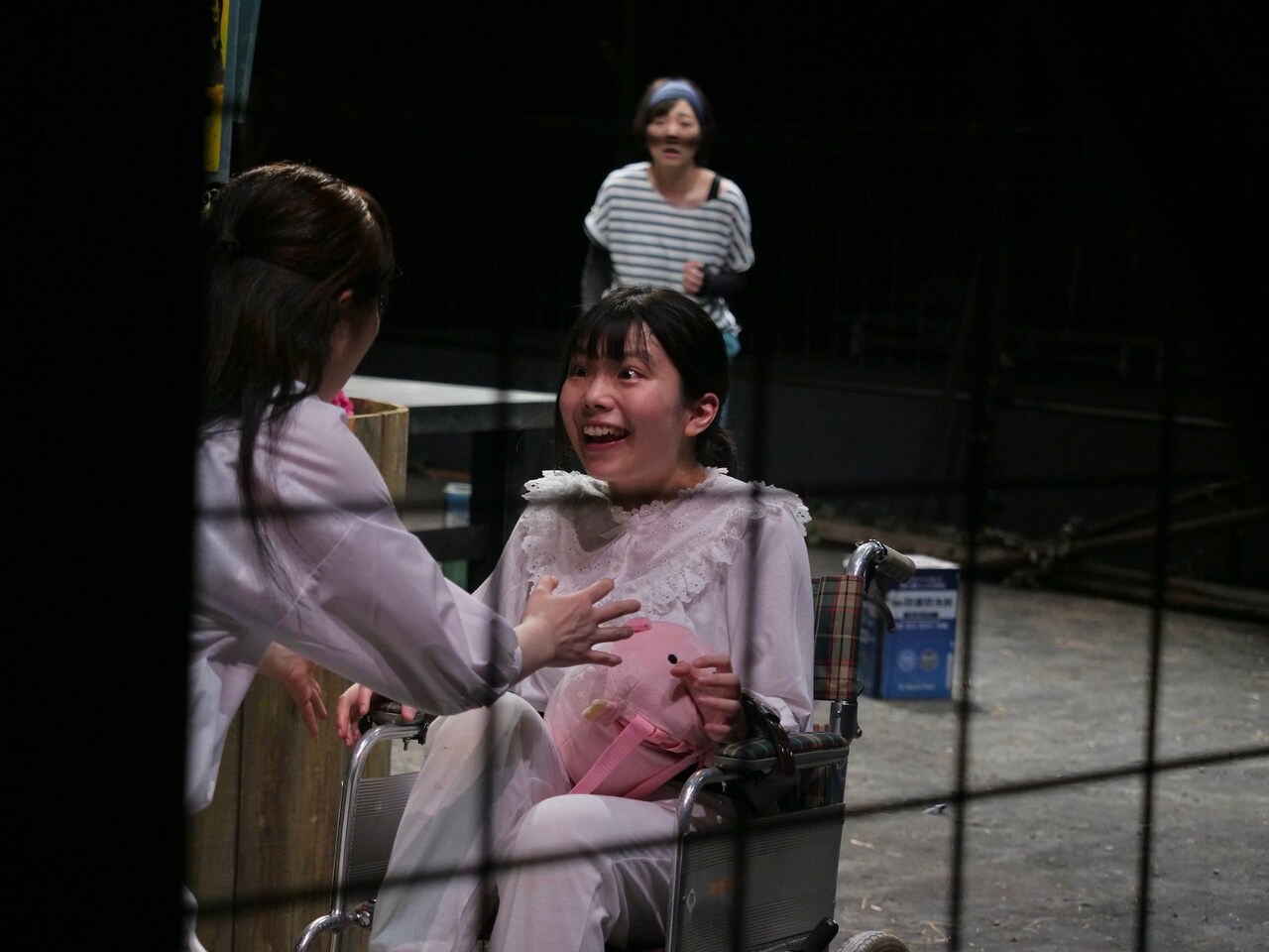 劇団不労社の“集団暴力シリーズ”の最新作「畜生たちの楽園」開幕