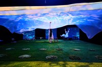 「めにみえない みみにしたい」より。（撮影：細野晋司）