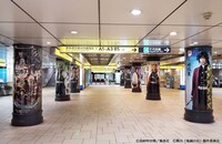 表参道駅にて展開中の「舞台『鬼滅の刃』其ノ弐 絆」柱巻広告。