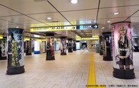 表参道駅にて展開中の「舞台『鬼滅の刃』其ノ弐 絆」柱巻広告。