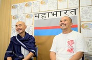 左から小谷野哲郎、リー・スイキョン。