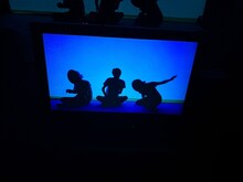 範宙遊泳 シリーズ＜おとなもこどもも＞ 「ももたろうのつづき」創作の様子。