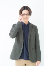 立石俊樹扮する津崎平匡。（写真提供：東宝演劇部）