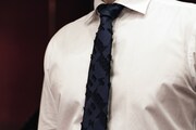 “ソワレ”カラーのネクタイ。