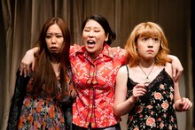 劇団「地蔵中毒」第14回公演 無教訓意味なし演劇vol.14「母さんが夜なべをしてJavaScript組んでくれた」より。