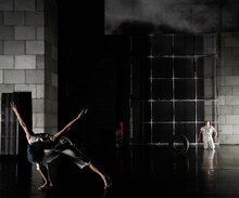 Baobab 第13回本公演 Re:born project vol.2「アンバランス」より。（撮影：大洞博靖）