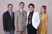 加藤健一事務所 vol.110「THE SHOW MUST GO ON」出演者。左から辻親八、新井康弘、加藤健一、加藤忍。