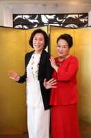 左から高畑淳子、渡辺えり。