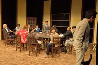 ナイスコンプレックスプロデュース #6「12人の怒れる男」大阪Bチームの公演より。（撮影：鏡田伸幸）