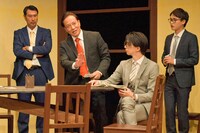 ナイスコンプレックスプロデュース #6「12人の怒れる男」大阪Aチームの公演より。（撮影：鏡田伸幸）