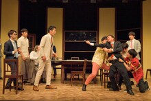 ナイスコンプレックスプロデュース #6「12人の怒れる男」大阪Aチームの公演より。（撮影：鏡田伸幸）