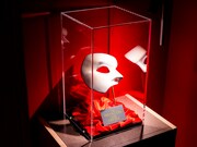 怪人の仮面（レプリカ）。