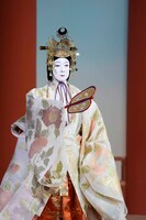 南座8月「坂東玉三郎 特別舞踊公演」より、「鶴亀」の様子。